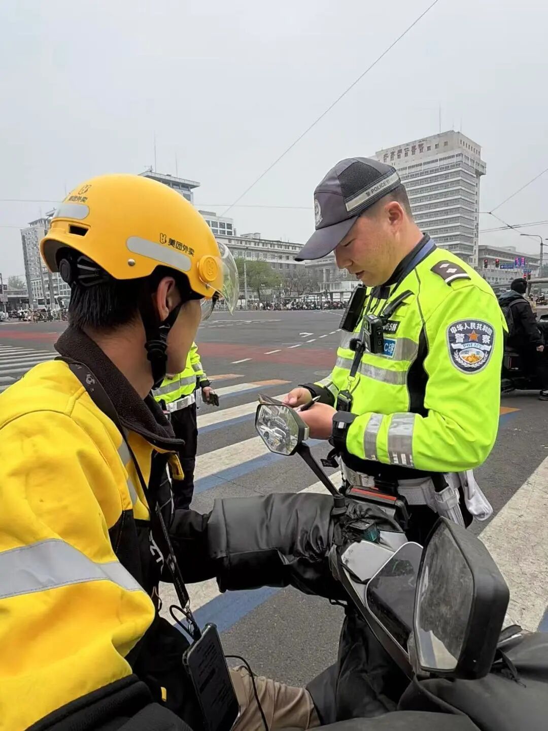 骑手交通违法明显下降！北京交管联手企业强化治理——