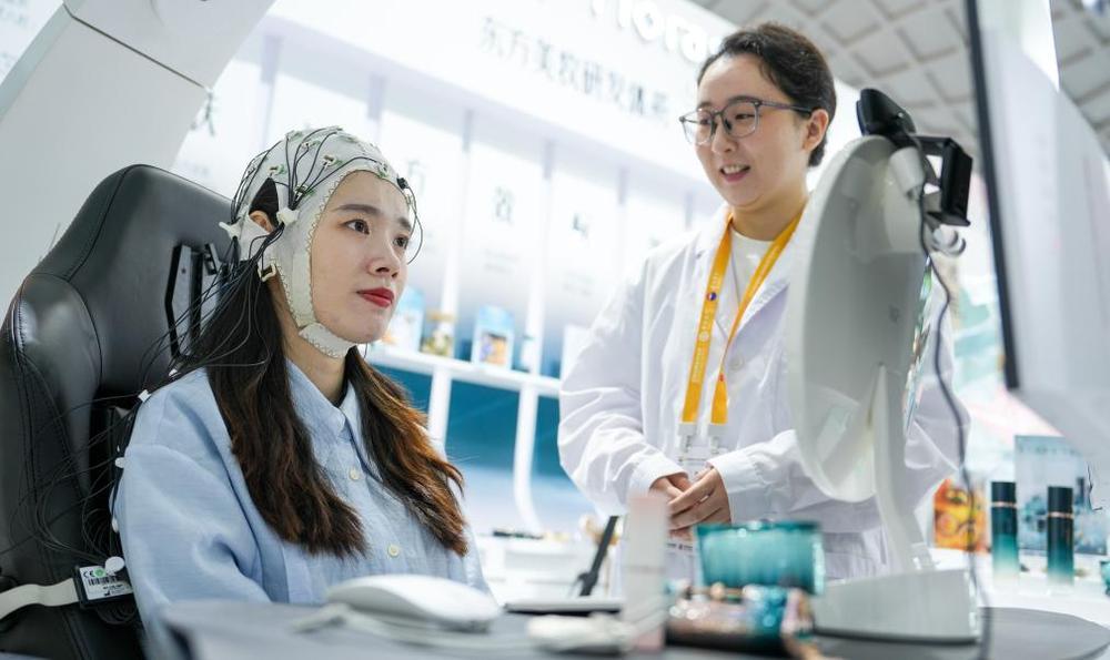 首发首秀轮番登场，消博会如何催热“购在中国”？