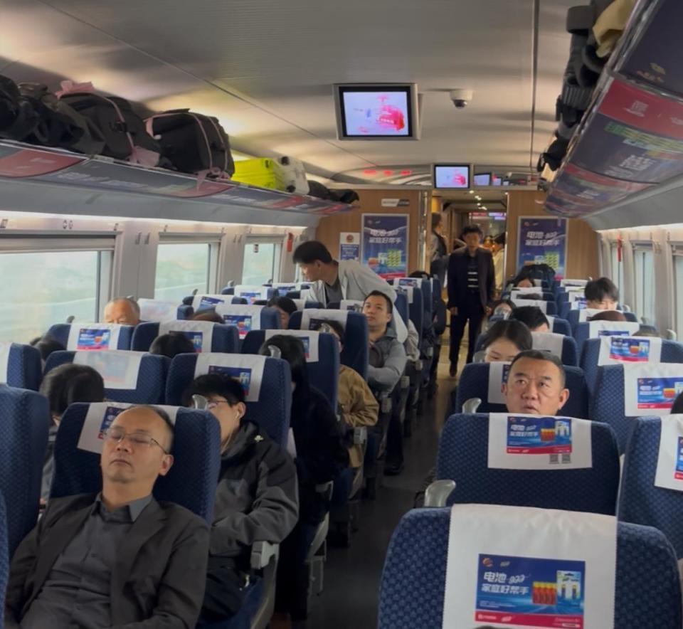 坐着高铁看中国｜渝厦高铁跑出湘渝“双城快生活”早上长沙嗦粉，中午武隆看桥