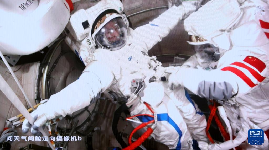神舟二十一号航天员乘组圆满完成第三次出舱活动