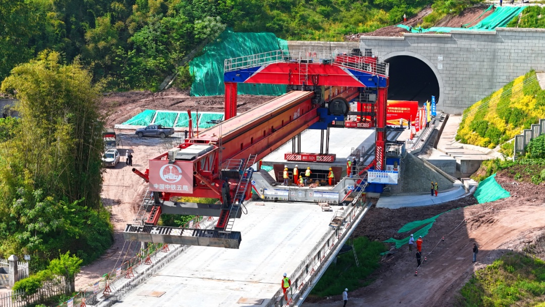 交通丨西渝高铁达州至广安段完成架梁