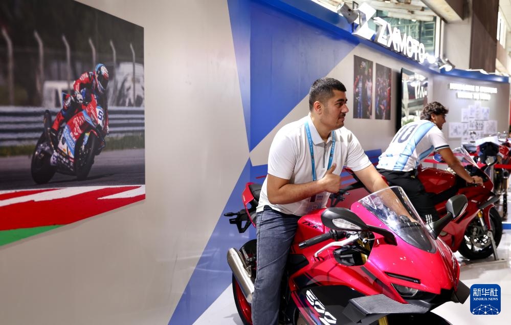 从赛道冠军到外贸新星 张雪机车广交会“首秀”受青睐