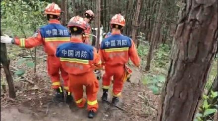 男子爬山摔倒致骨折 消防提醒：不要爬“野山”！