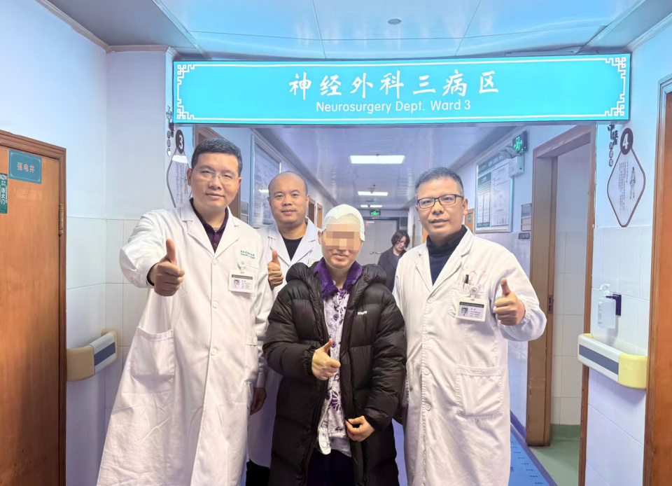 女子头痛恶心持续一个月，颅内查出10cm巨大肿瘤！医生：这些信号可能是大脑在求救