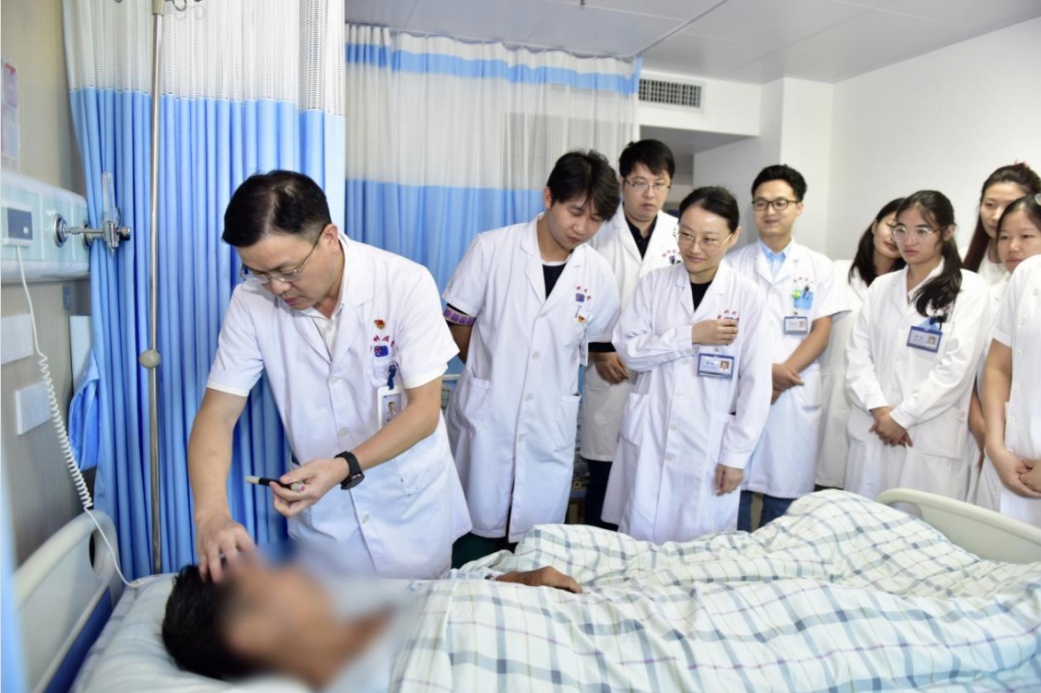 感冒汗蒸 “排毒”？两天汗蒸三次 男子脑子“缺水”引发中风