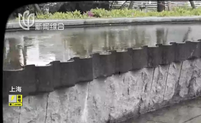 上海一物业经理报警！他在小区喷泉旁捡到手机，聊天记录竟藏诈骗大案