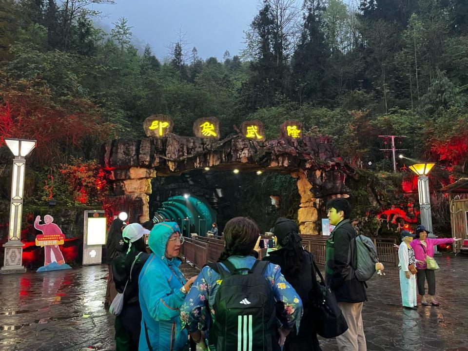 坐着高铁看中国｜渝厦高铁跑出湘渝“双城快生活”早上长沙嗦粉，中午武隆看桥