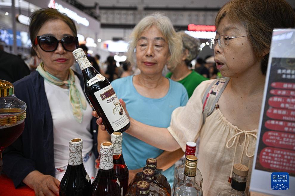 第六届消博会公众开放日持续火爆