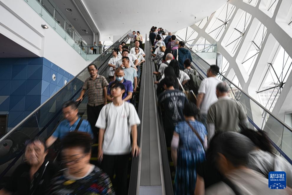 第六届消博会公众开放日持续火爆