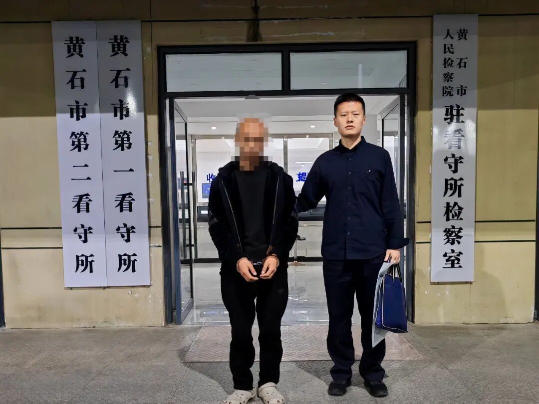 在理性与侥幸中反复“横跳”，他还是没忍住......