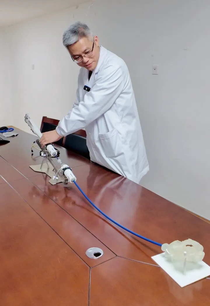 患者心脏长反了，医生37分钟“反向”完成手术！