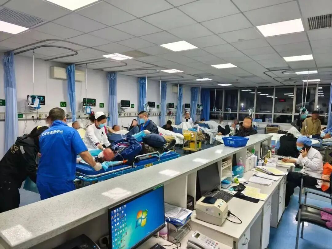 雷暴过后，急诊室挤满患者！出现这些症状千万别当感冒硬扛→