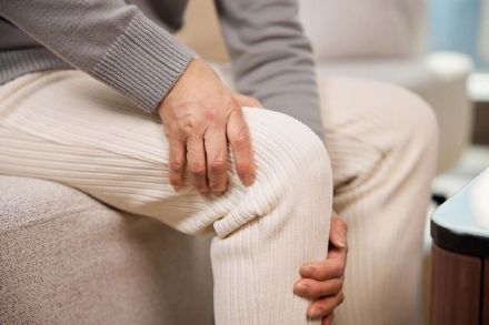 关节咔咔响要吃钙片吗