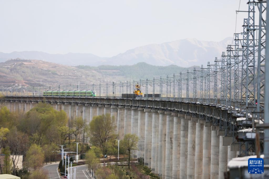 兰渝铁路甘肃段：接触网集中修作业保安全