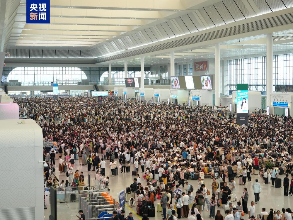 广西三月三假期首日 铁路旅客发送量创历史新高