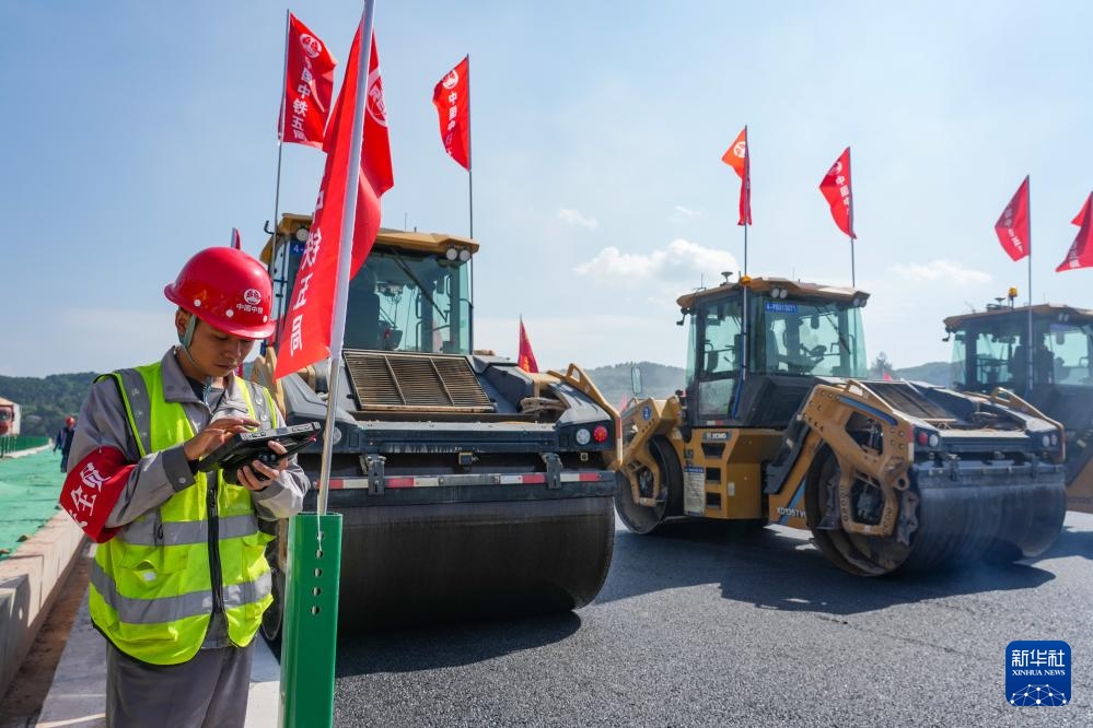 智能建造助力G5京昆高速广绵段扩容工程建设