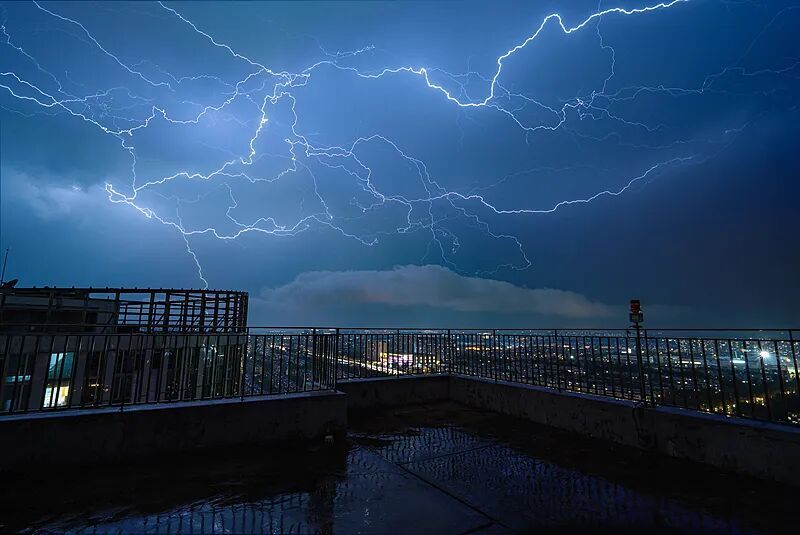 雷暴过后，急诊室挤满患者！出现这些症状千万别当感冒硬扛→