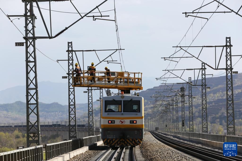 兰渝铁路甘肃段：接触网集中修作业保安全