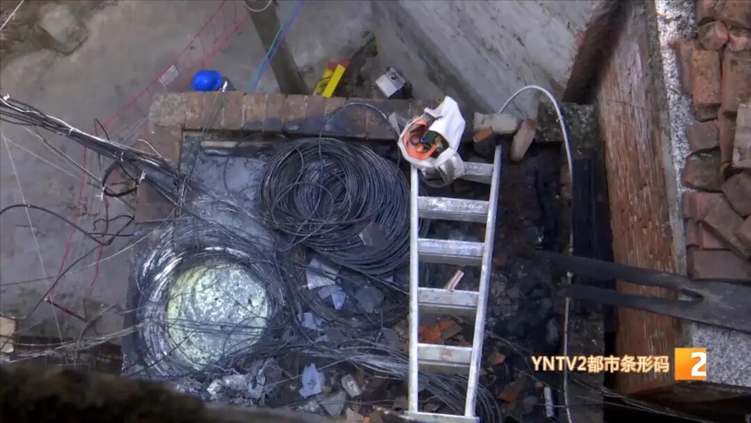 浓烟滚滚、火光冲天！昆明一城中村发生火情，电线连片起火，起因竟是……