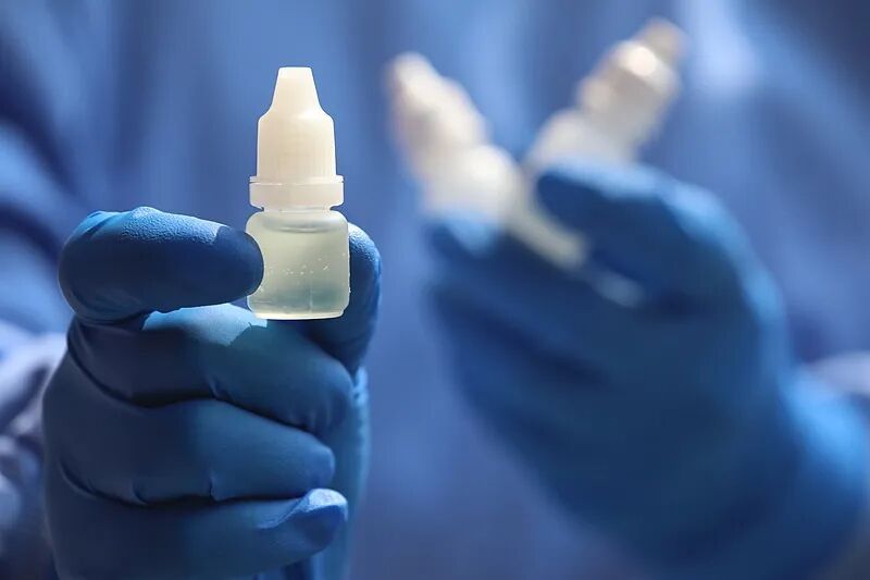 警惕！女子随手拿了女儿眼药水滴了2滴，差点双目失明！你家里可能也有！