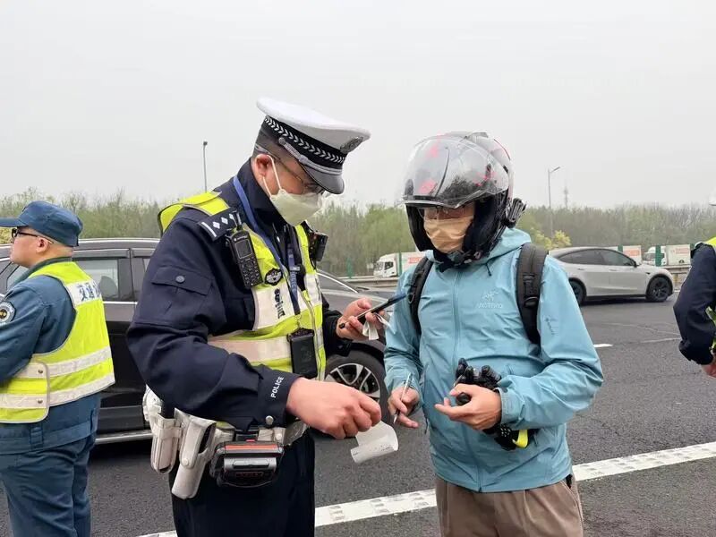 2小时10多起！摩托车出行增多，北京严查这些行为——