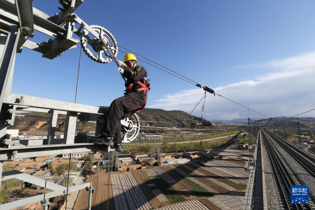 兰渝铁路甘肃段：接触网集中修作业保安全