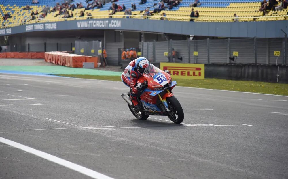 张雪机车，继续加油！