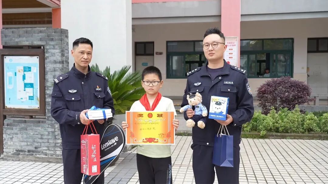 立大功！12岁黄子轩，危急时刻成功救回一条生命