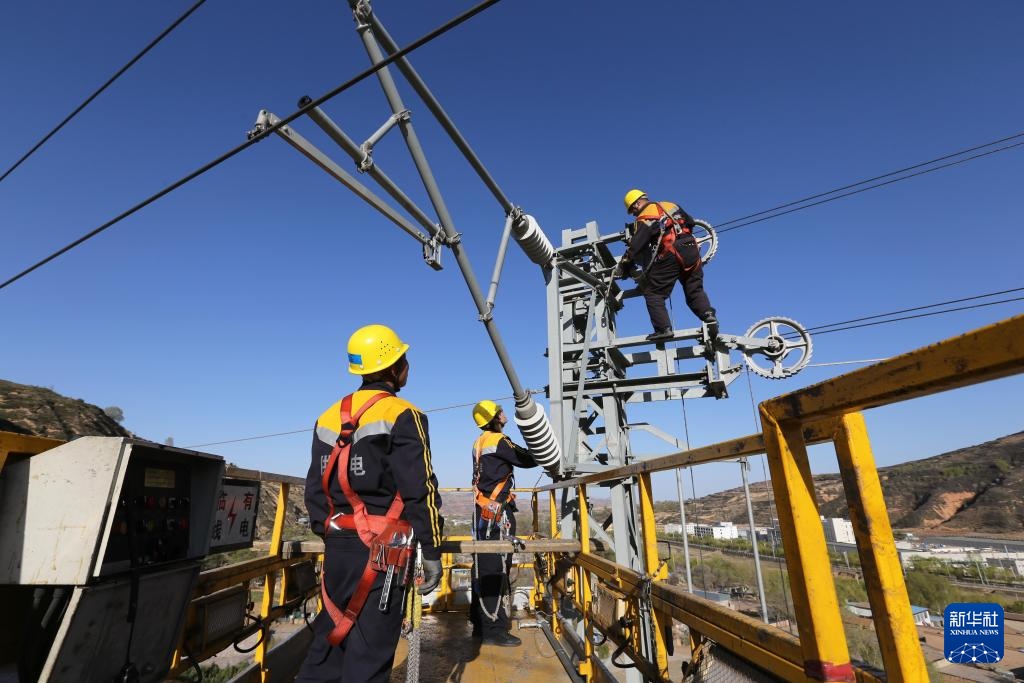 兰渝铁路甘肃段：接触网集中修作业保安全