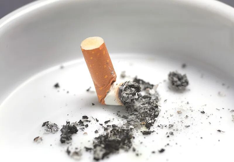 发现楼上邻居这样做，请立刻报警