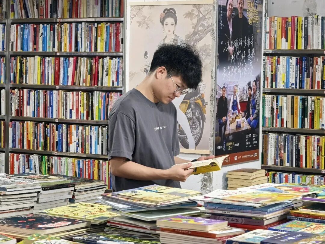 9元一斤不涨价！深圳这家书店按秤卖书坚守十年