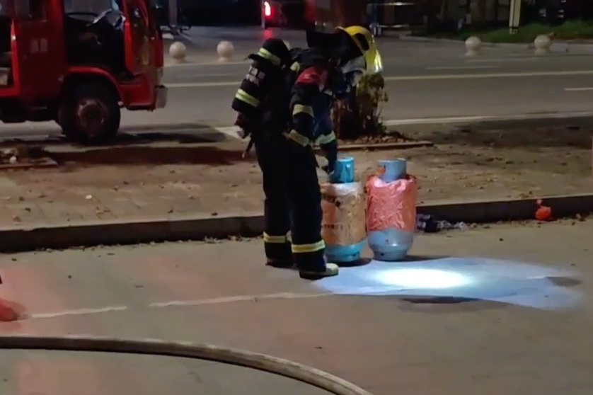 面馆深夜起大火，只怪老板太“能干”