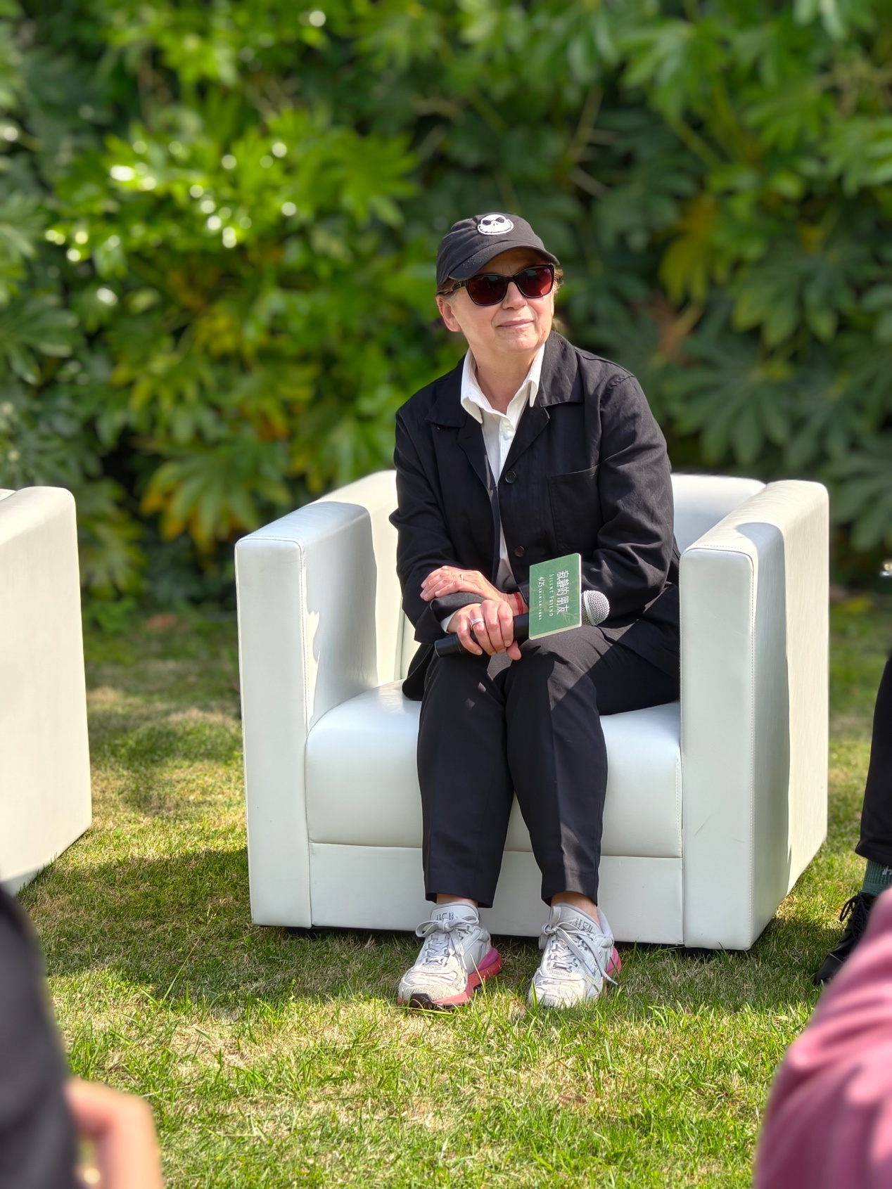 《寂静的朋友》主创到上海：梁朝伟和银杏树演对手戏，i人这次拍舒服了