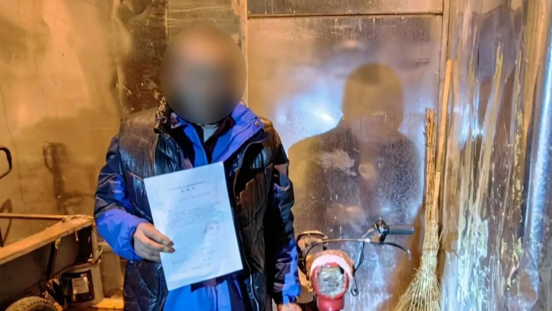 他撞人后连夜辞职，入职信息也是假的！他到底是谁？