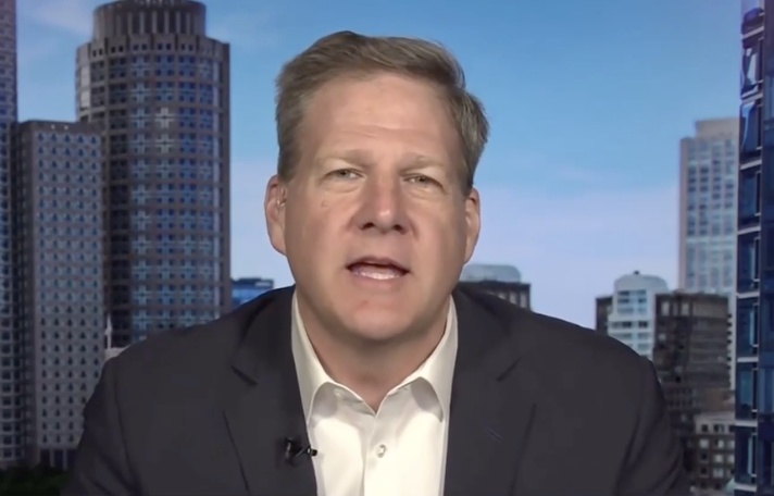 燃油成本飙升冲击航空业 多家航司上调费用并削减航线