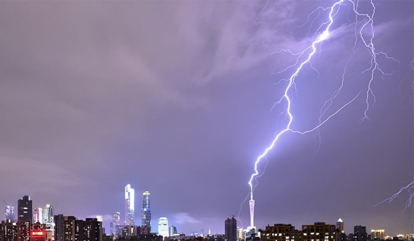 近期突然出现咳嗽、胸闷、气喘等不适，千万别硬扛！医生紧急提醒→