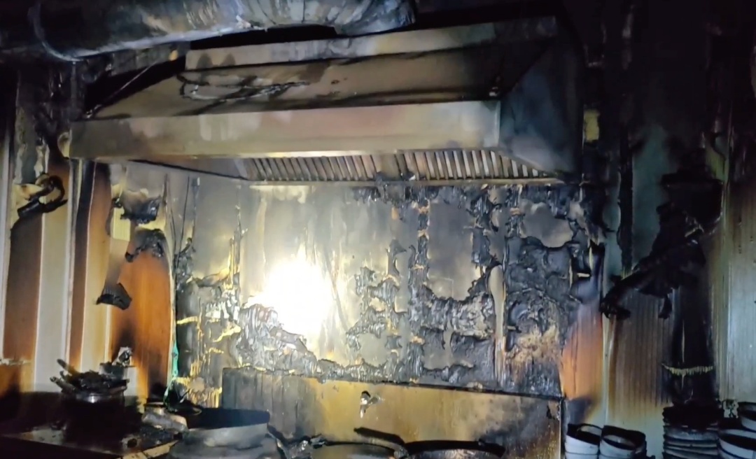 面馆深夜起大火，只怪老板太“能干”