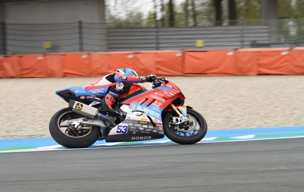 张雪回应获第四名：比赛瞬息万变，结果非常正常，希望今天能有更好的成绩