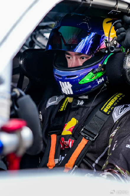 王一博出战中国超级跑车锦标赛