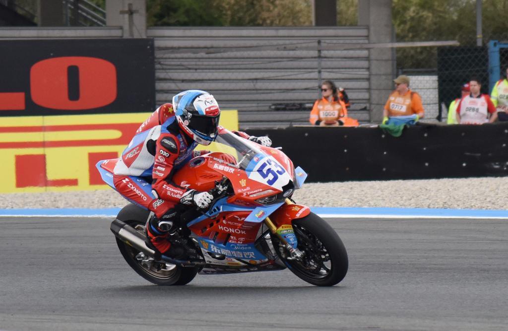 新闻分析：张雪机车为何第三变第四？