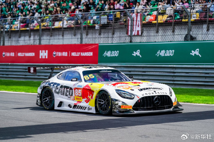 王一博出战中国超级跑车锦标赛