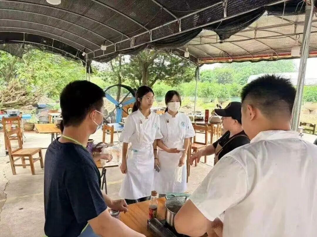 一家“不想火”的鸡煲店，照见顺德“甘当配角”的四十年功底