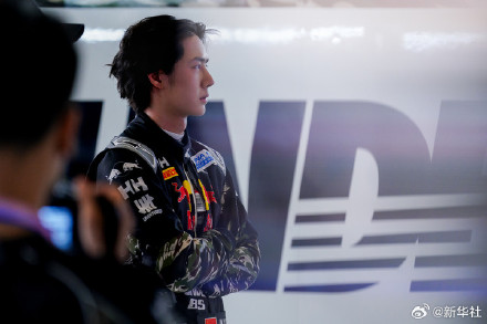 王一博出战中国超级跑车锦标赛