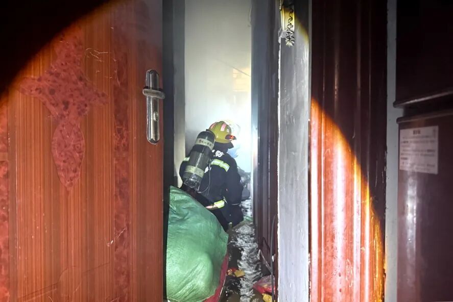 这对夫妻3年烧掉2套房！这个习惯真的会“火上浇油”