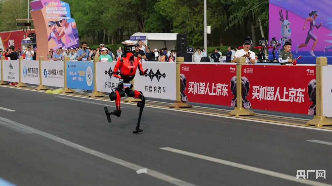 人形机器人半程马拉松冠军出炉！是它！