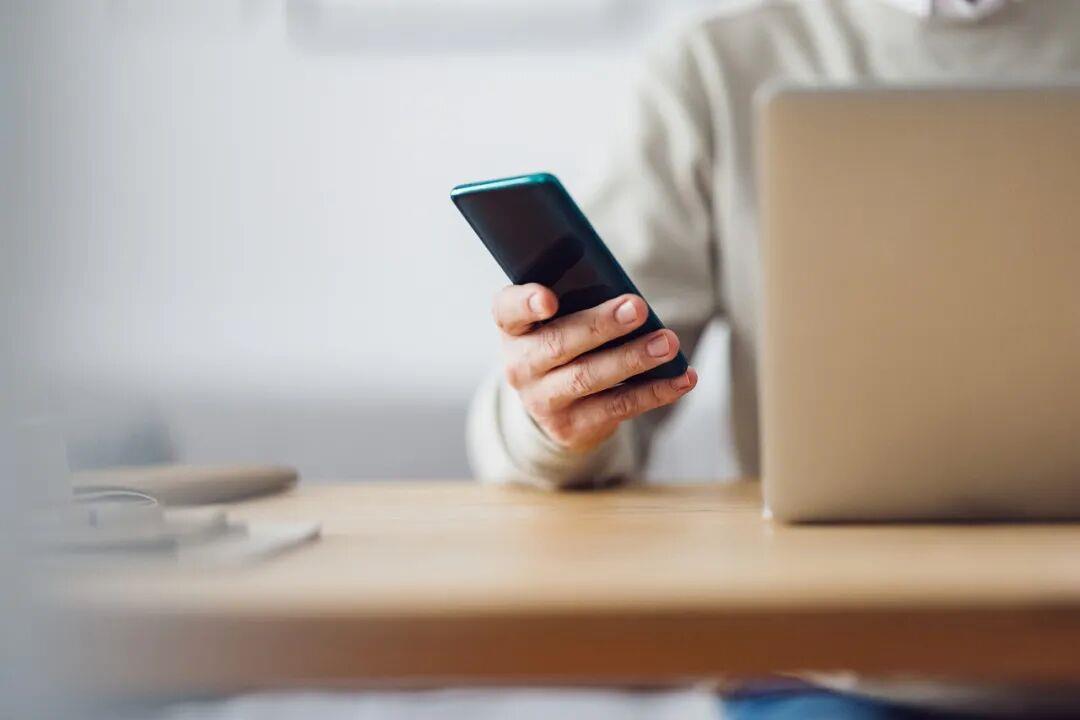 将涉密文件带回家遭“好友”偷拍传至境外 国安机关披露多起失泄密案件