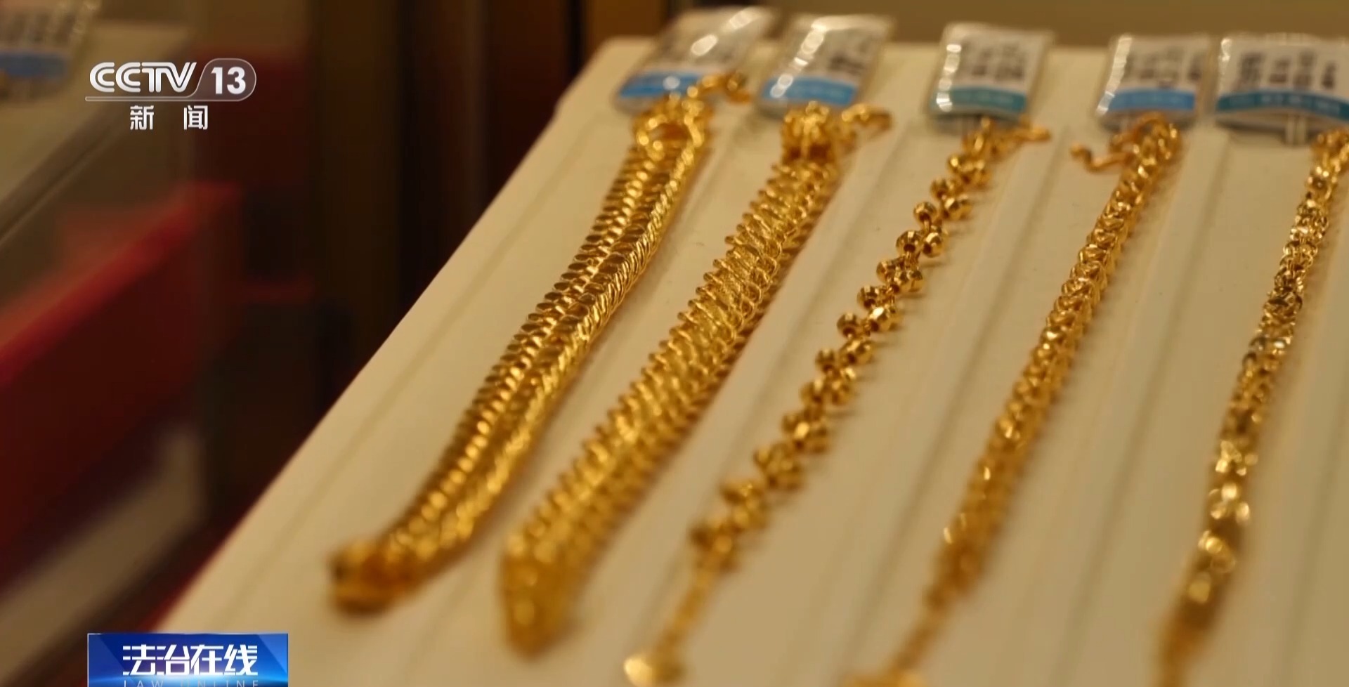 男子潜伏通风管道9小时盗走百万黄金 3次换装终难逃法网