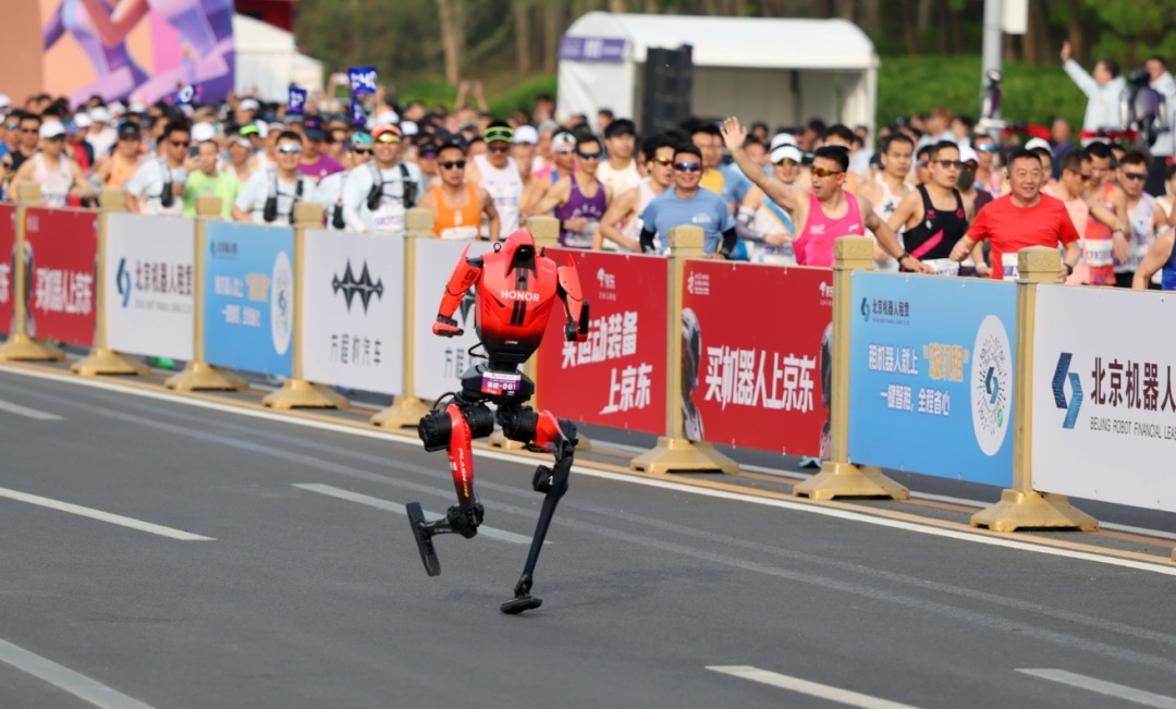 在春天，机器人跑向未来