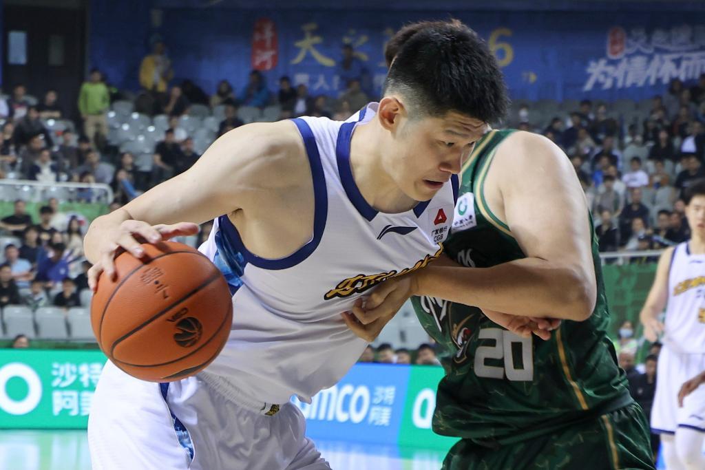 CBA一周综述：上海锁定常规赛冠军 季后赛争夺白热化