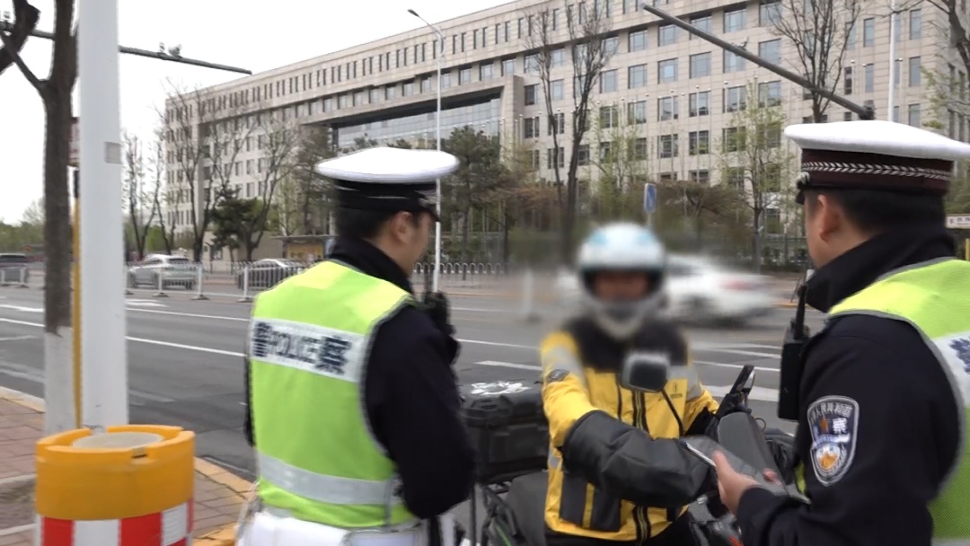 《北京市非机动车管理条例》5月1日实施！首都机场公安强化执法宣传